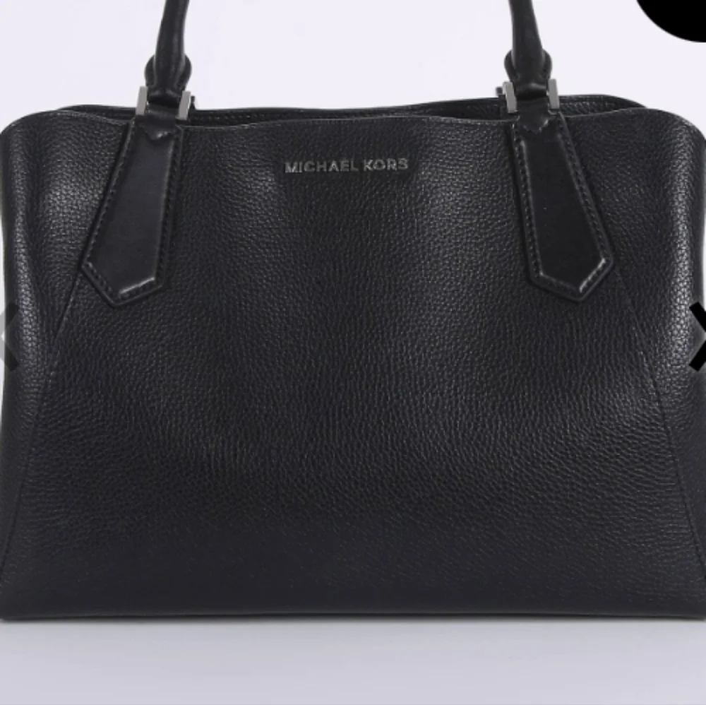> Michael Kors Black Shoulder Bag